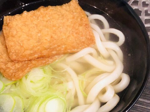 白だしと柚子ごしょうのきつねうどん